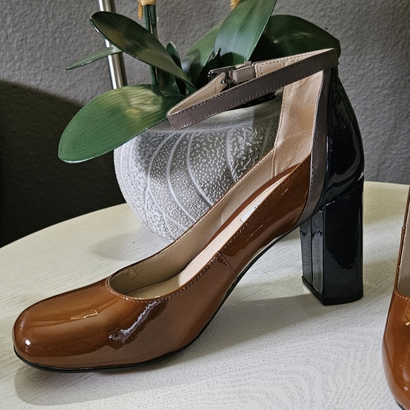 Clarks Gabriel Candy Cognac Patent Leather Mary Jane Pumps - Picture 3 of 7
